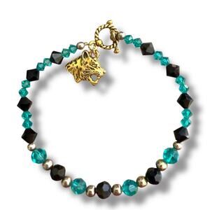 Austrian crystal bracelet Gold tone tiger clasp sz 8